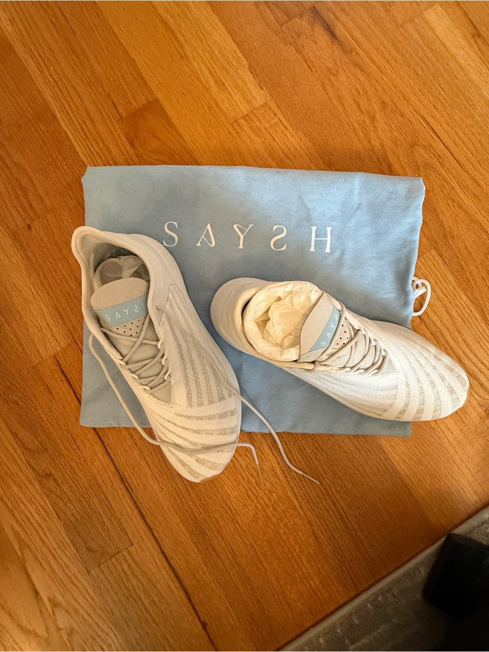 SAYSH Womenโs White Knit Sneaker โ Sleek Everyday Comfort